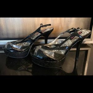 Vintage Dollhouse Platform